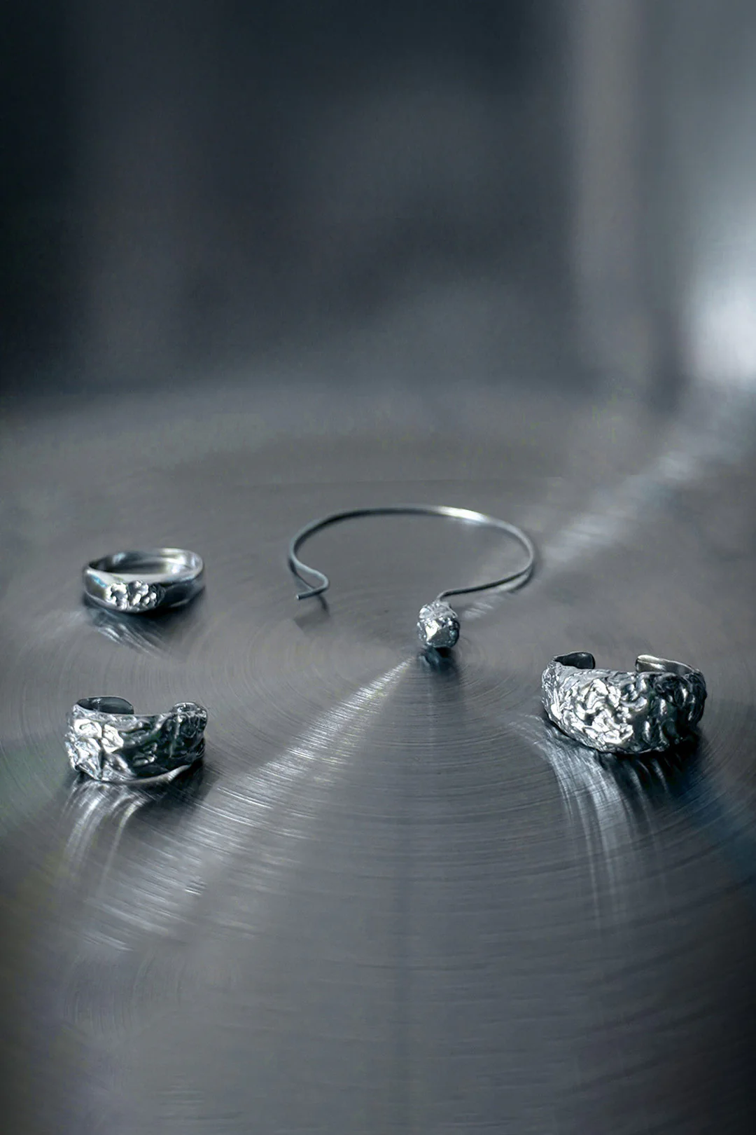 BRIGHT "CRINKLED 925" EARRING - Image 8