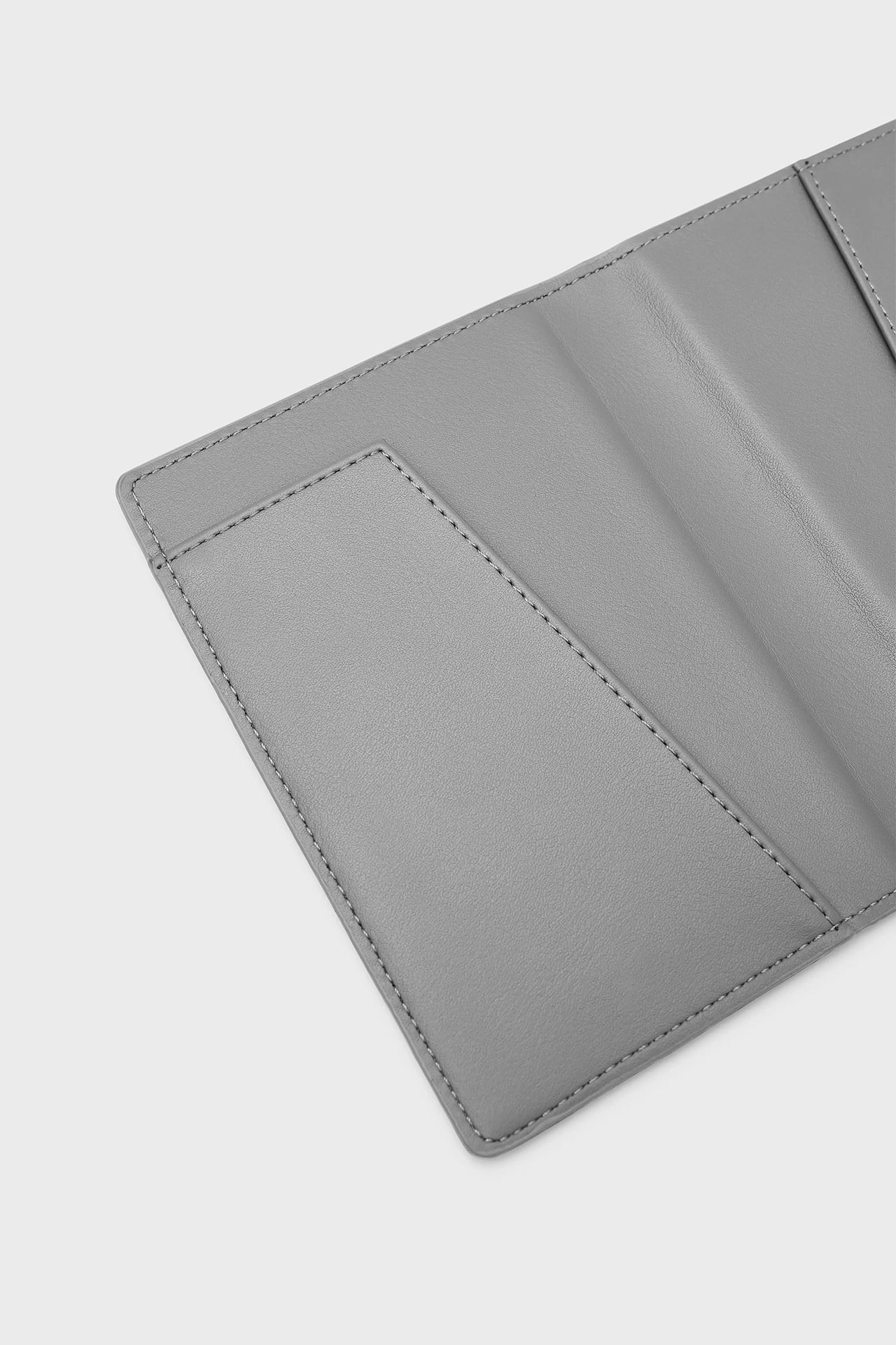 GRAY "VOYAGER" PASSPORT CASE - Image 3